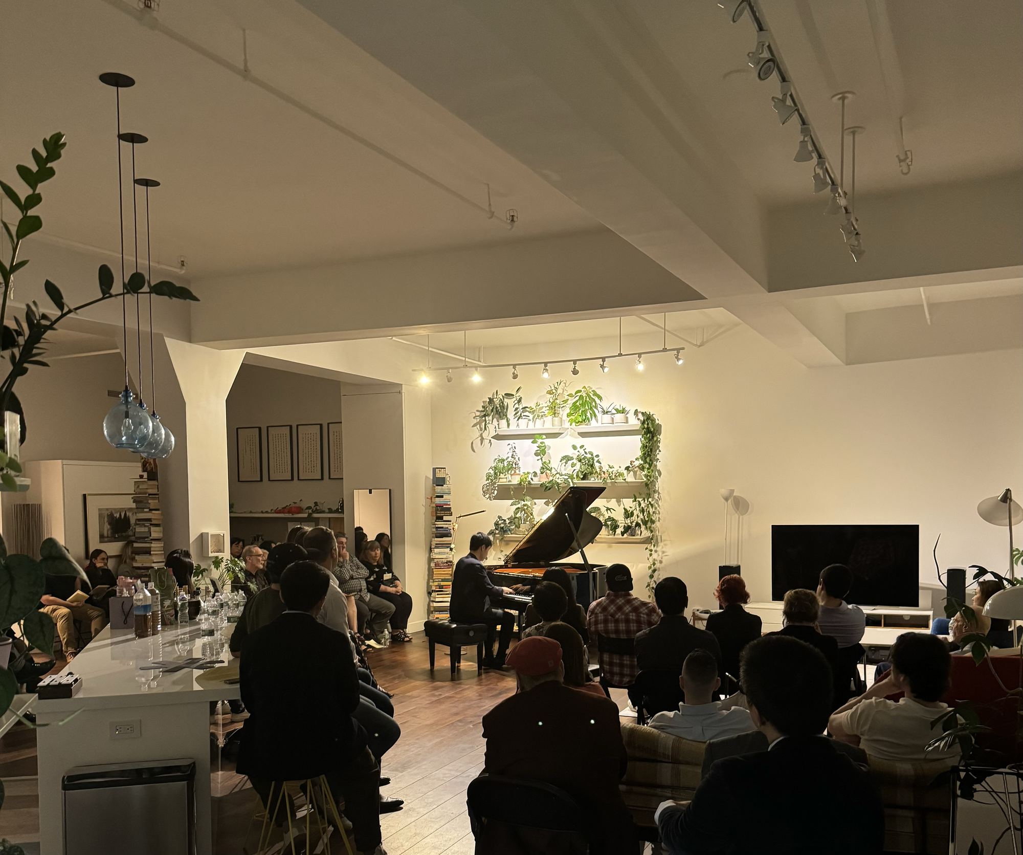 Daylight, and a full room