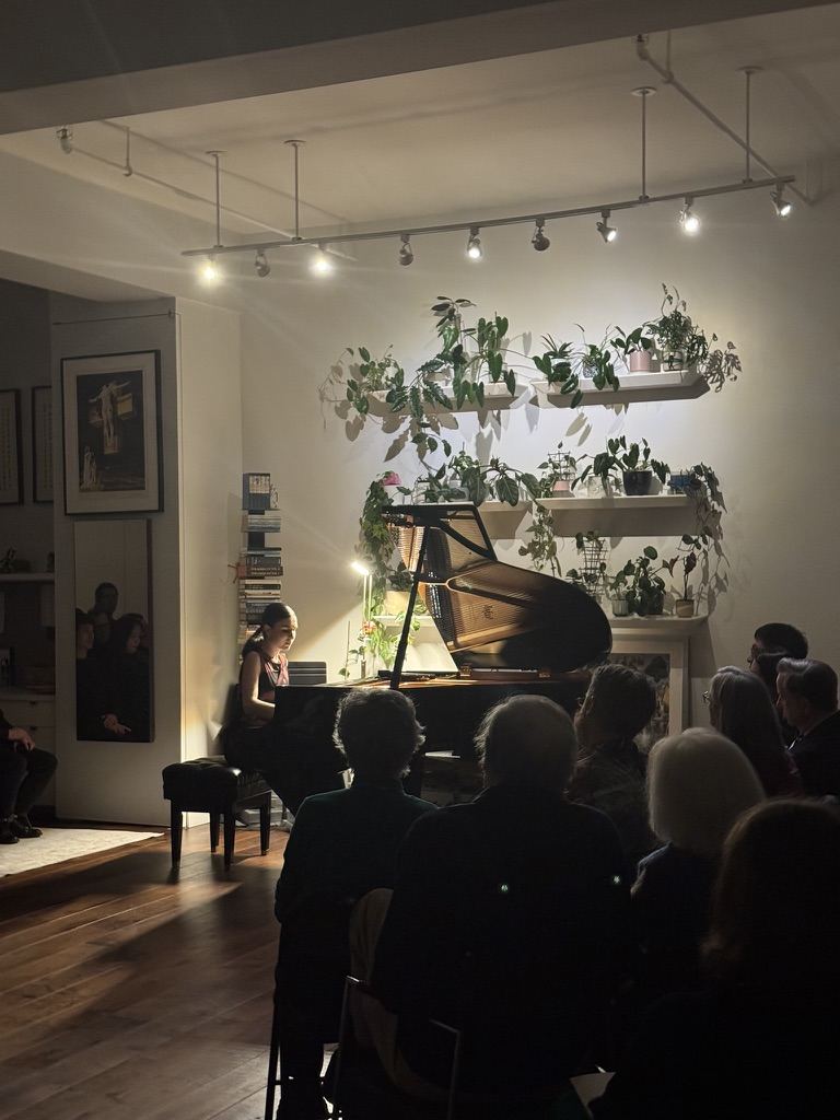 One light, one piano