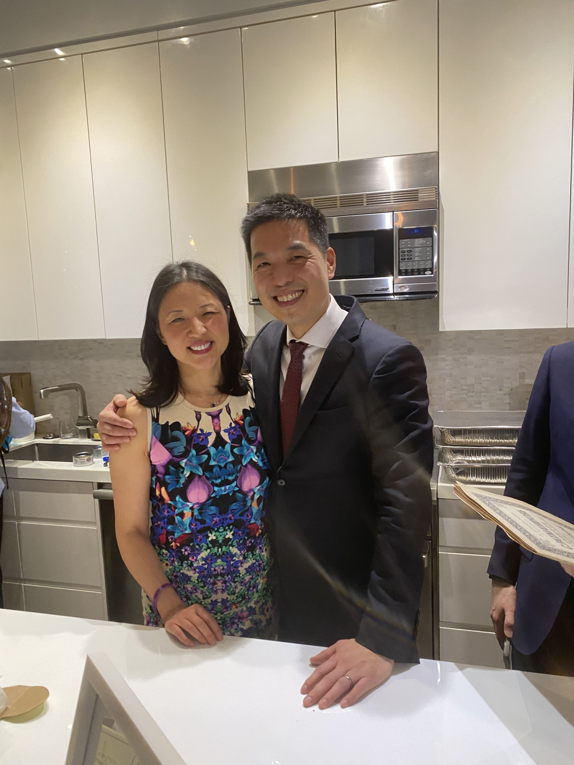 Jennifer and Ien in the kitchen, during the reception